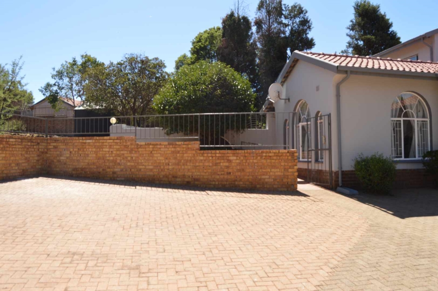 5 Bedroom Property for Sale in Mulbarton Gauteng