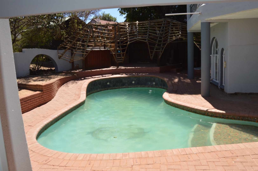 5 Bedroom Property for Sale in Mulbarton Gauteng