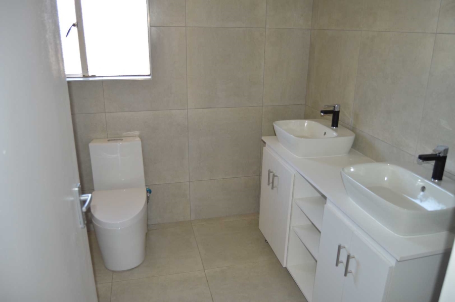 5 Bedroom Property for Sale in Mulbarton Gauteng