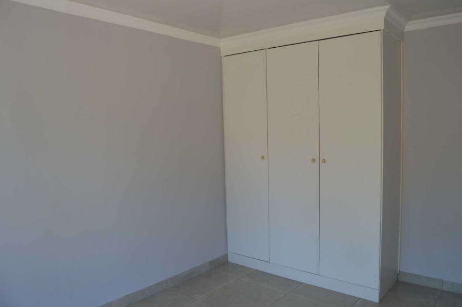 5 Bedroom Property for Sale in Mulbarton Gauteng