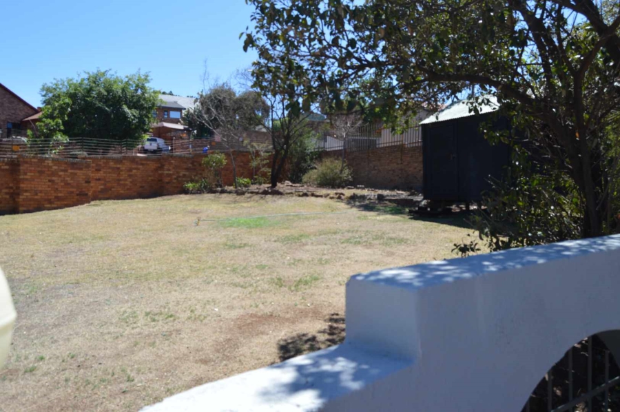 5 Bedroom Property for Sale in Mulbarton Gauteng