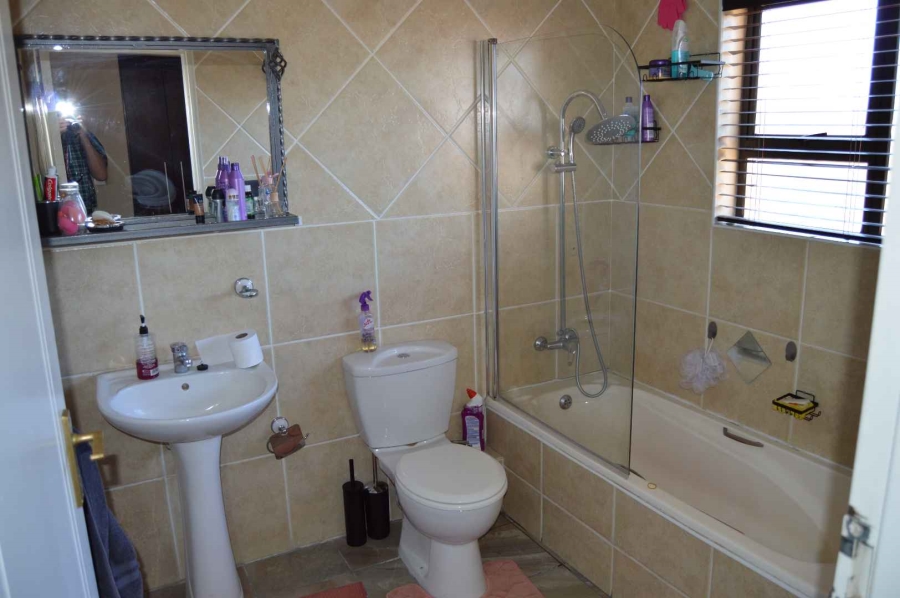 1 Bedroom Property for Sale in Mulbarton Gauteng