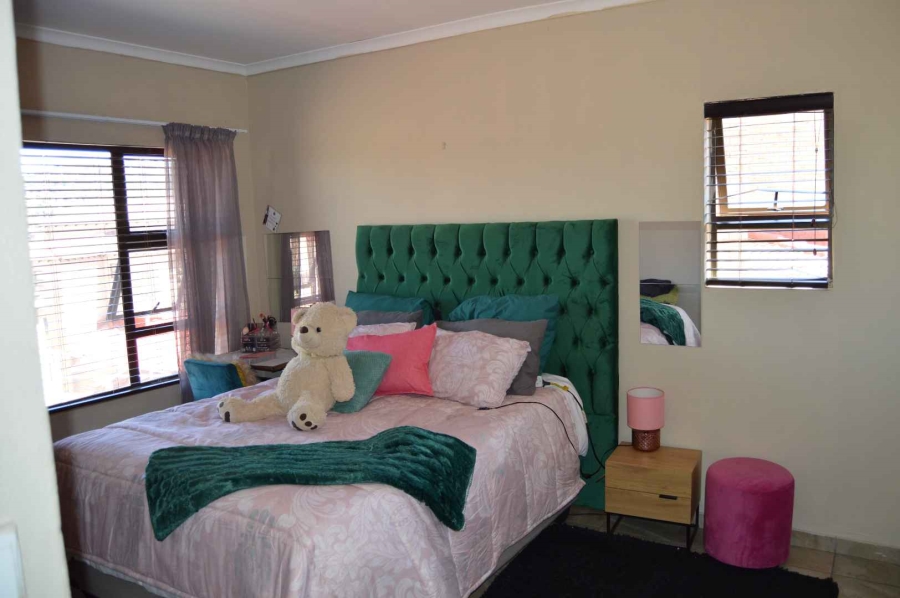 1 Bedroom Property for Sale in Mulbarton Gauteng