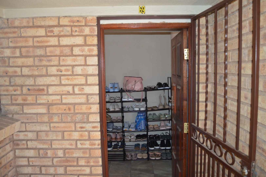 1 Bedroom Property for Sale in Mulbarton Gauteng