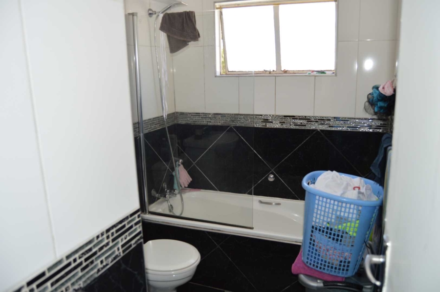 1 Bedroom Property for Sale in Mulbarton Gauteng