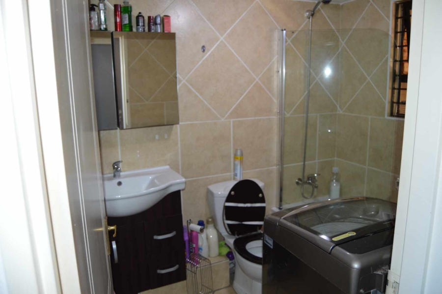 1 Bedroom Property for Sale in Mulbarton Gauteng