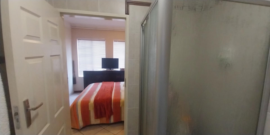 2 Bedroom Property for Sale in Monavoni Gauteng