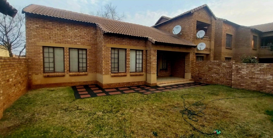 2 Bedroom Property for Sale in Monavoni Gauteng