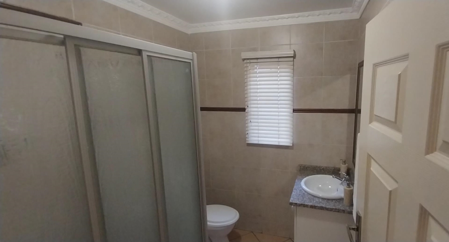 2 Bedroom Property for Sale in Monavoni Gauteng