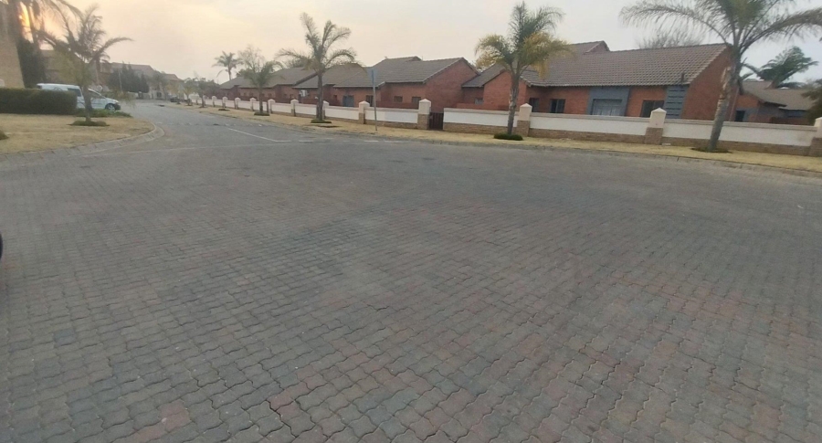 2 Bedroom Property for Sale in Monavoni Gauteng