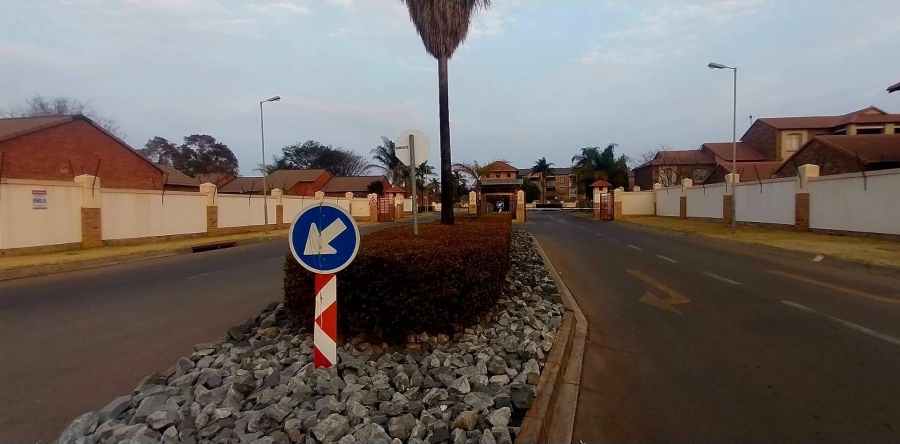 2 Bedroom Property for Sale in Monavoni Gauteng