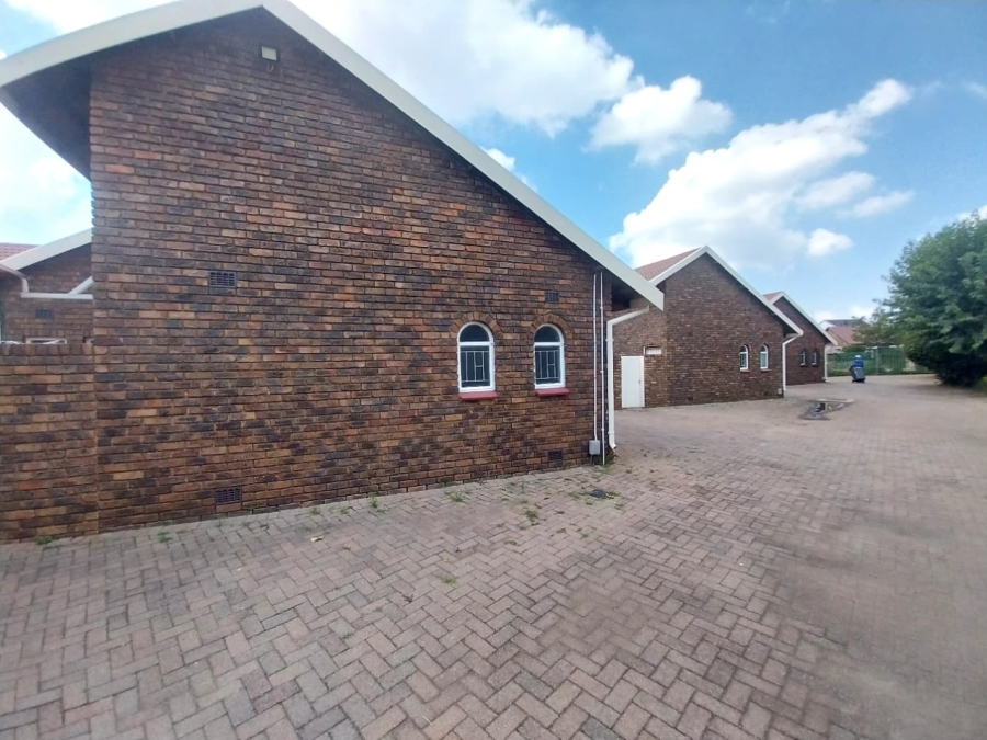 3 Bedroom Property for Sale in Birchleigh North Gauteng