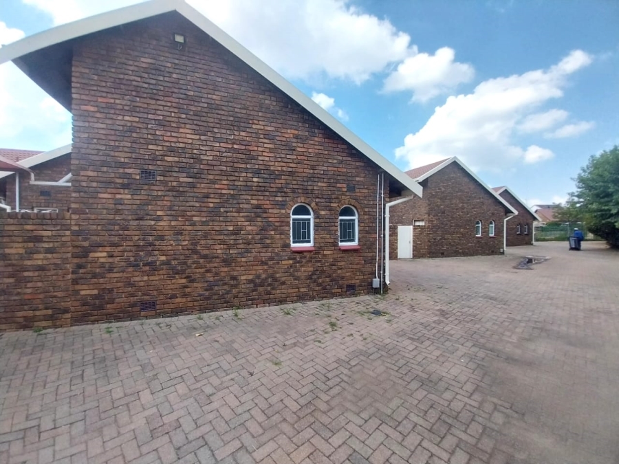 3 Bedroom Property for Sale in Birchleigh North Gauteng