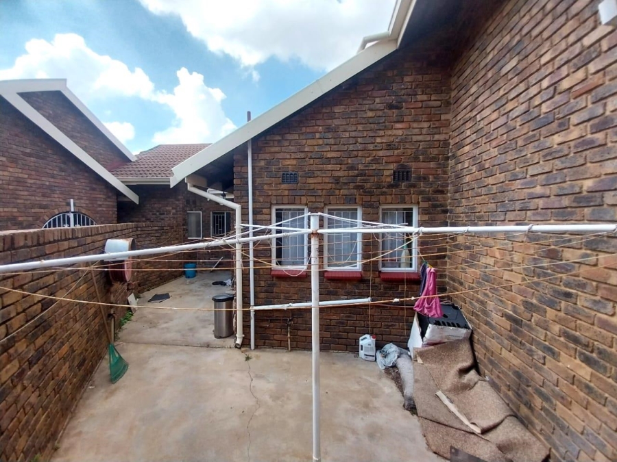 3 Bedroom Property for Sale in Birchleigh North Gauteng