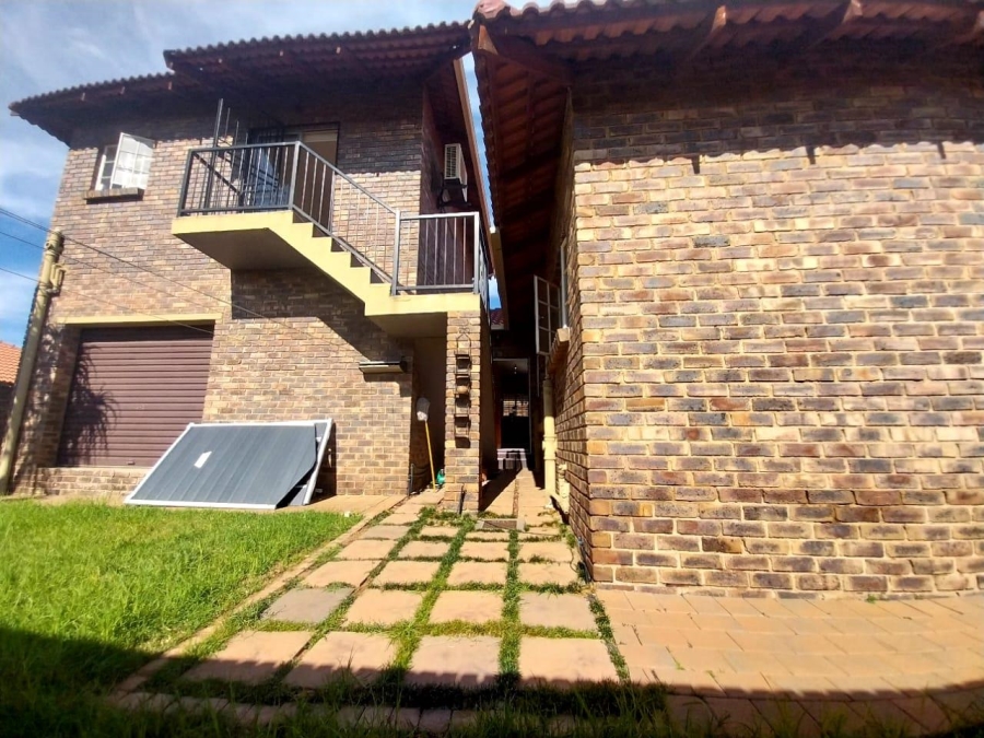 4 Bedroom Property for Sale in Thatchfield Close Gauteng