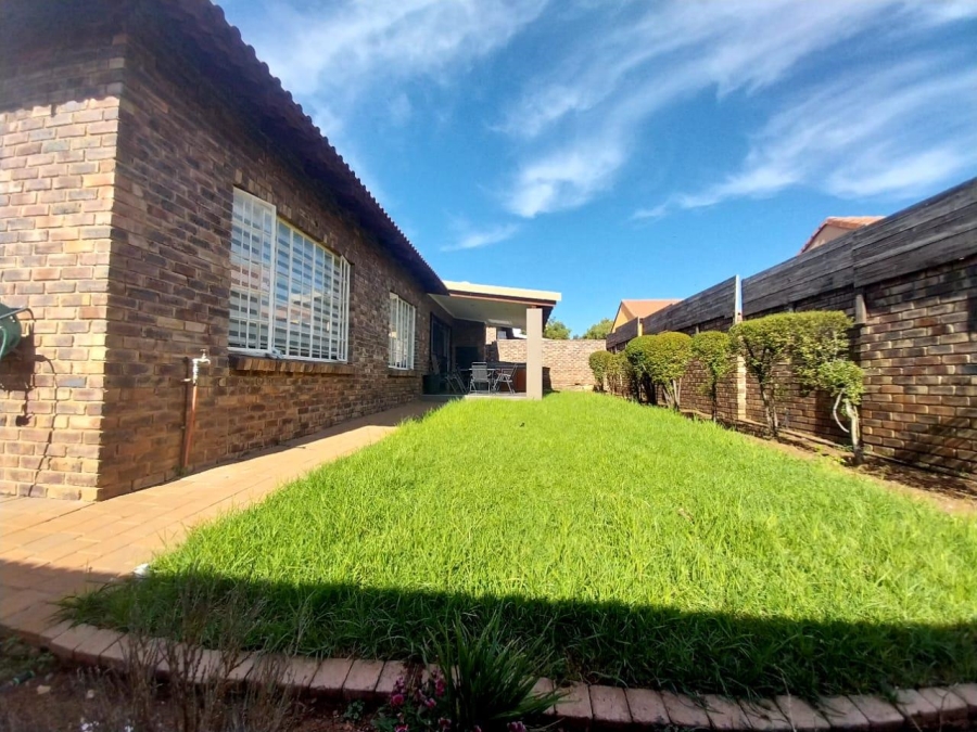 4 Bedroom Property for Sale in Thatchfield Close Gauteng