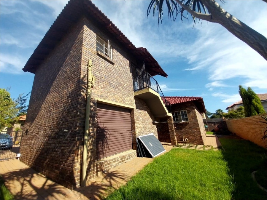 4 Bedroom Property for Sale in Thatchfield Close Gauteng