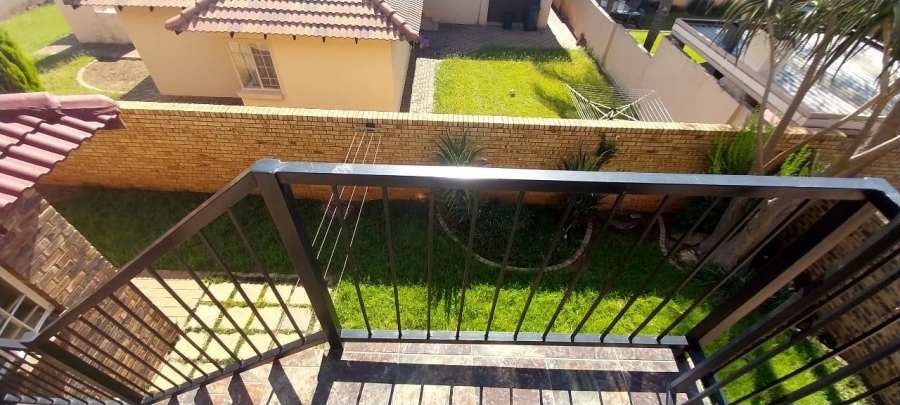 4 Bedroom Property for Sale in Thatchfield Close Gauteng