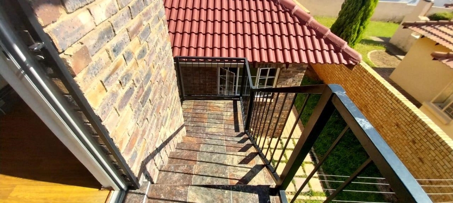 4 Bedroom Property for Sale in Thatchfield Close Gauteng