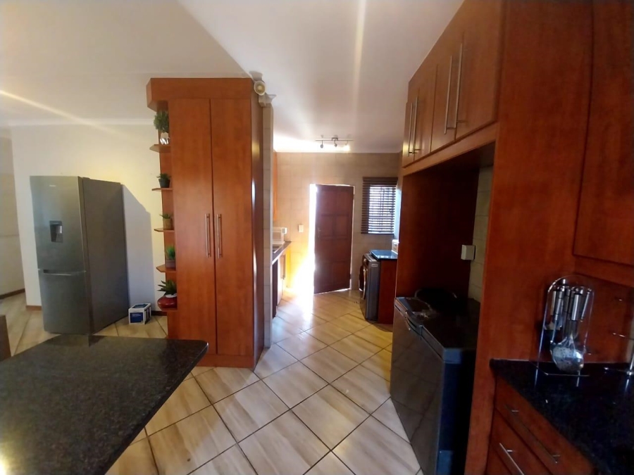 4 Bedroom Property for Sale in Thatchfield Close Gauteng