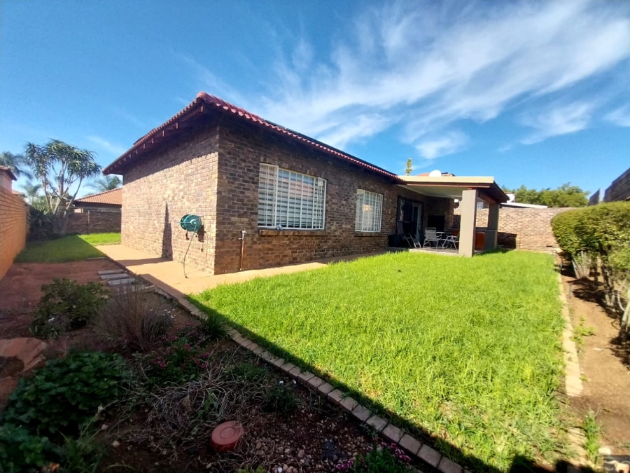 4 Bedroom Property for Sale in Thatchfield Close Gauteng