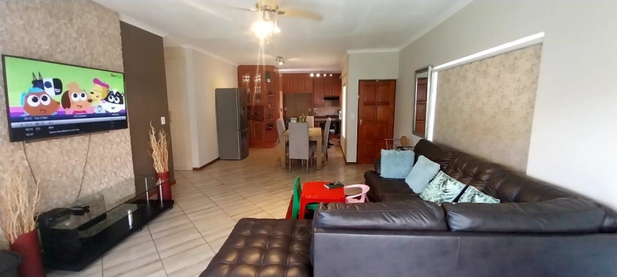 4 Bedroom Property for Sale in Thatchfield Close Gauteng