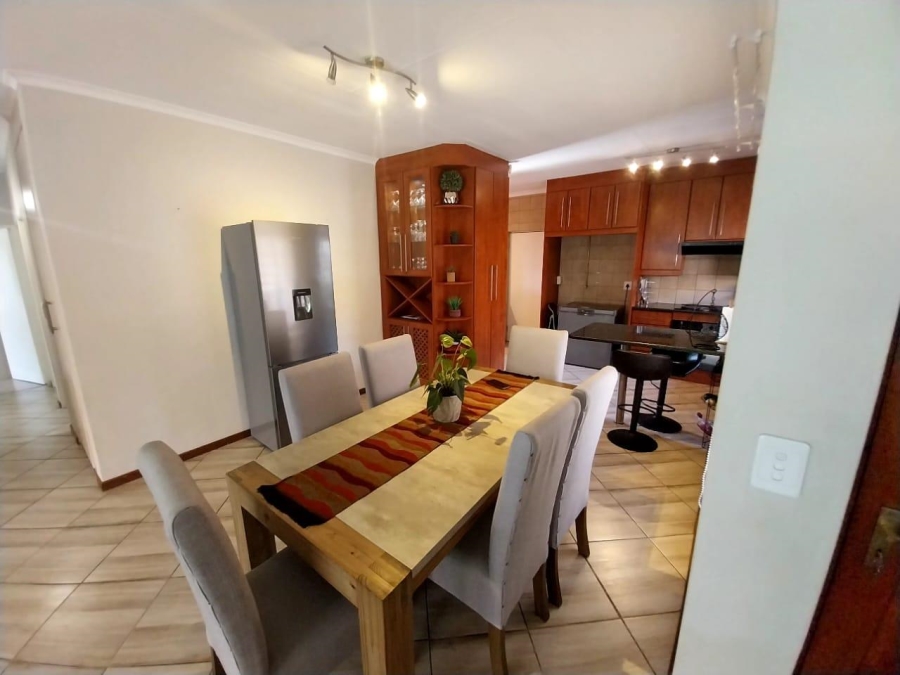 4 Bedroom Property for Sale in Thatchfield Close Gauteng