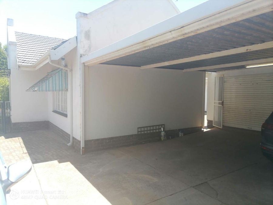 4 Bedroom Property for Sale in Glen Marais Gauteng