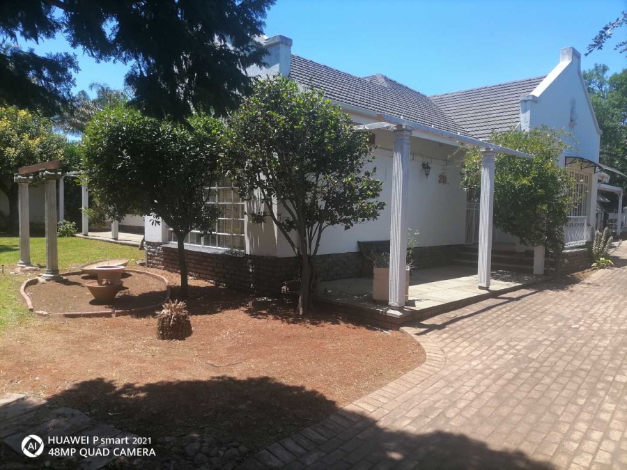 4 Bedroom Property for Sale in Glen Marais Gauteng