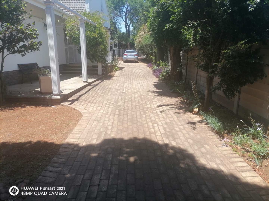 4 Bedroom Property for Sale in Glen Marais Gauteng