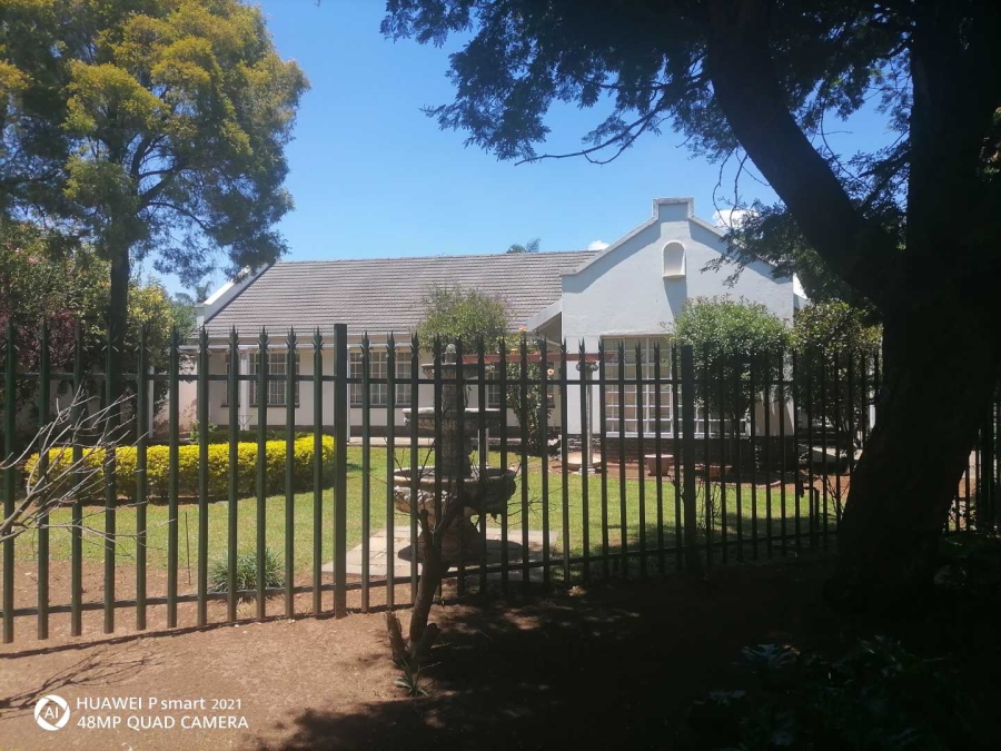 4 Bedroom Property for Sale in Glen Marais Gauteng