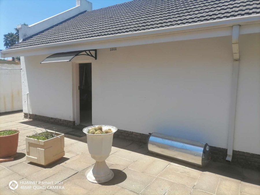 4 Bedroom Property for Sale in Glen Marais Gauteng