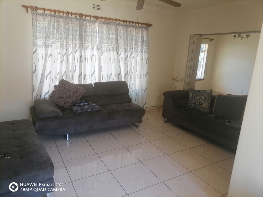 4 Bedroom Property for Sale in Glen Marais Gauteng