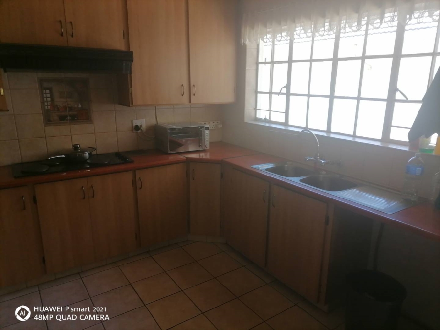 4 Bedroom Property for Sale in Glen Marais Gauteng