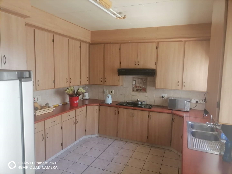 4 Bedroom Property for Sale in Glen Marais Gauteng