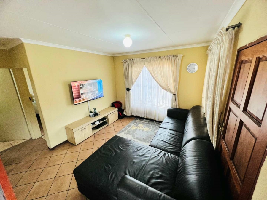 2 Bedroom Property for Sale in Mamelodi Gauteng