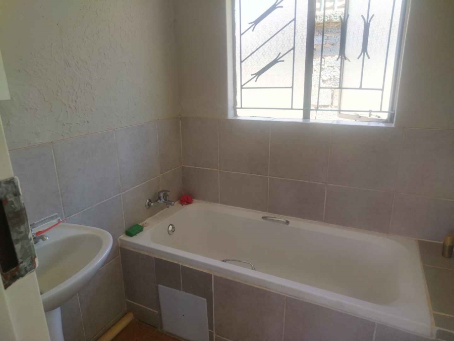 2 Bedroom Property for Sale in Soshanguve WW Gauteng