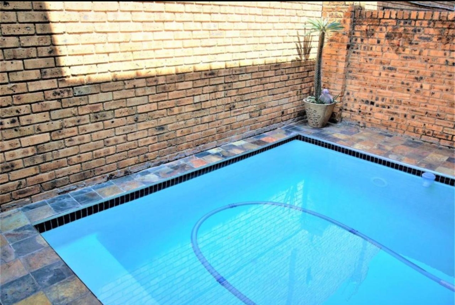 3 Bedroom Property for Sale in Noordheuwel Gauteng