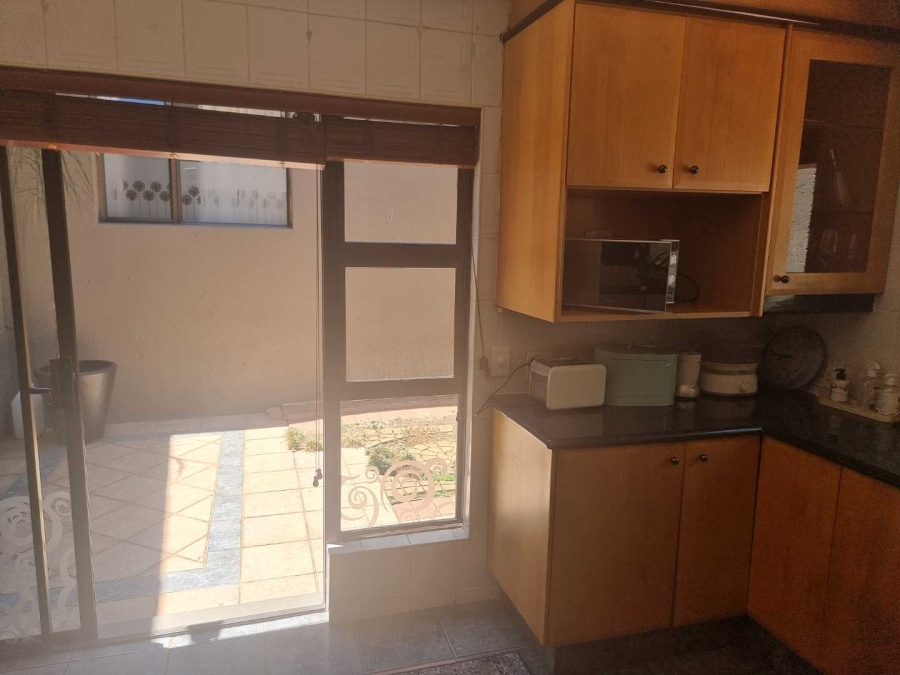 To Let 4 Bedroom Property for Rent in Fourways Gardens Gauteng