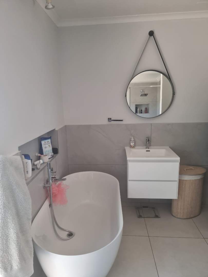 To Let 4 Bedroom Property for Rent in Fourways Gardens Gauteng