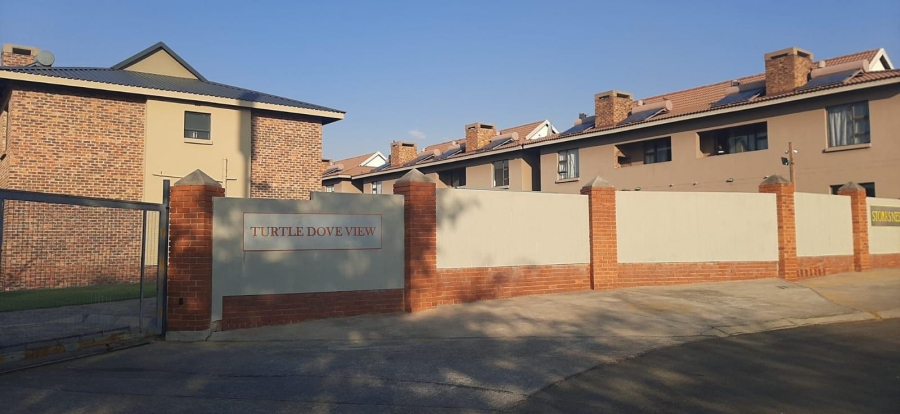 To Let 2 Bedroom Property for Rent in Albertsdal Gauteng