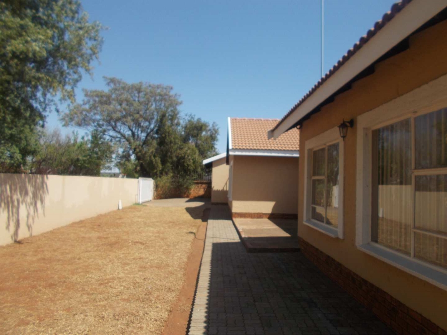 To Let 1 Bedroom Property for Rent in Palm Ridge Gauteng