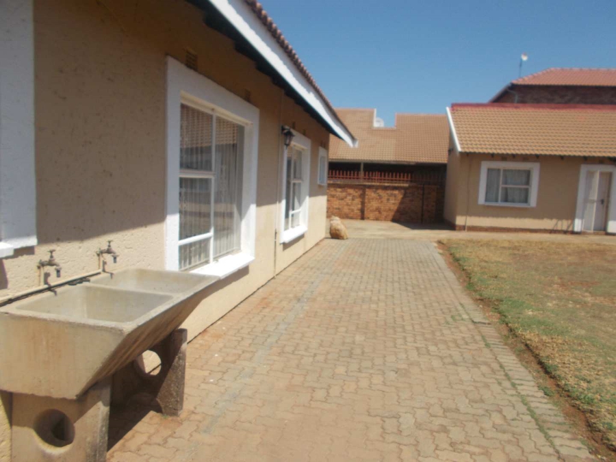 To Let 1 Bedroom Property for Rent in Palm Ridge Gauteng