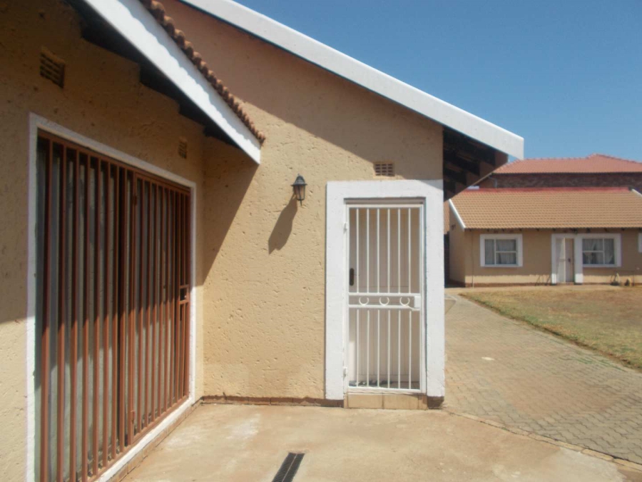 To Let 1 Bedroom Property for Rent in Palm Ridge Gauteng