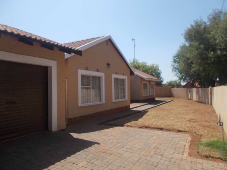 To Let 1 Bedroom Property for Rent in Palm Ridge Gauteng