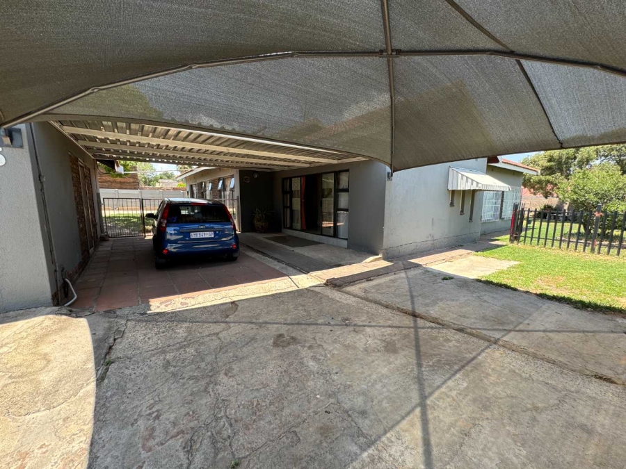 3 Bedroom Property for Sale in Verwoerdpark Gauteng