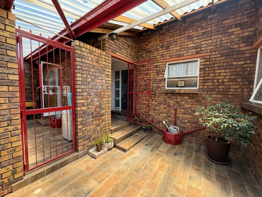 3 Bedroom Property for Sale in New Redruth Gauteng