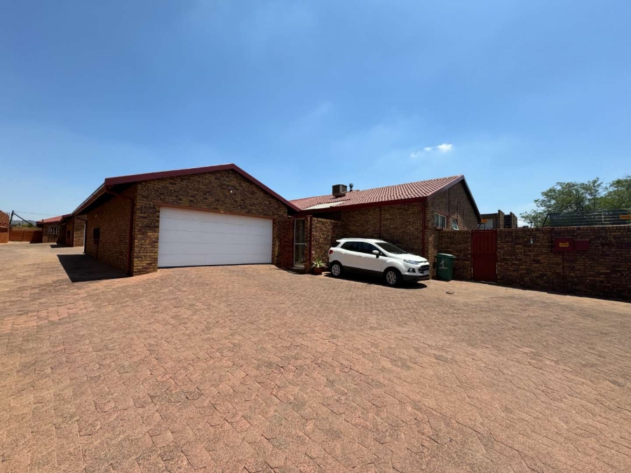 3 Bedroom Property for Sale in New Redruth Gauteng