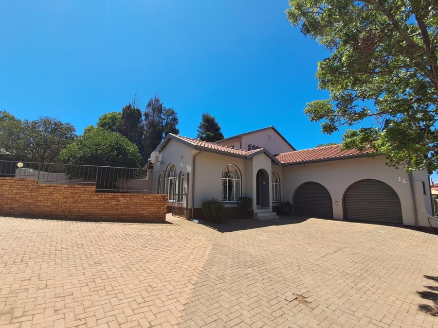 5 Bedroom Property for Sale in Mulbarton Gauteng