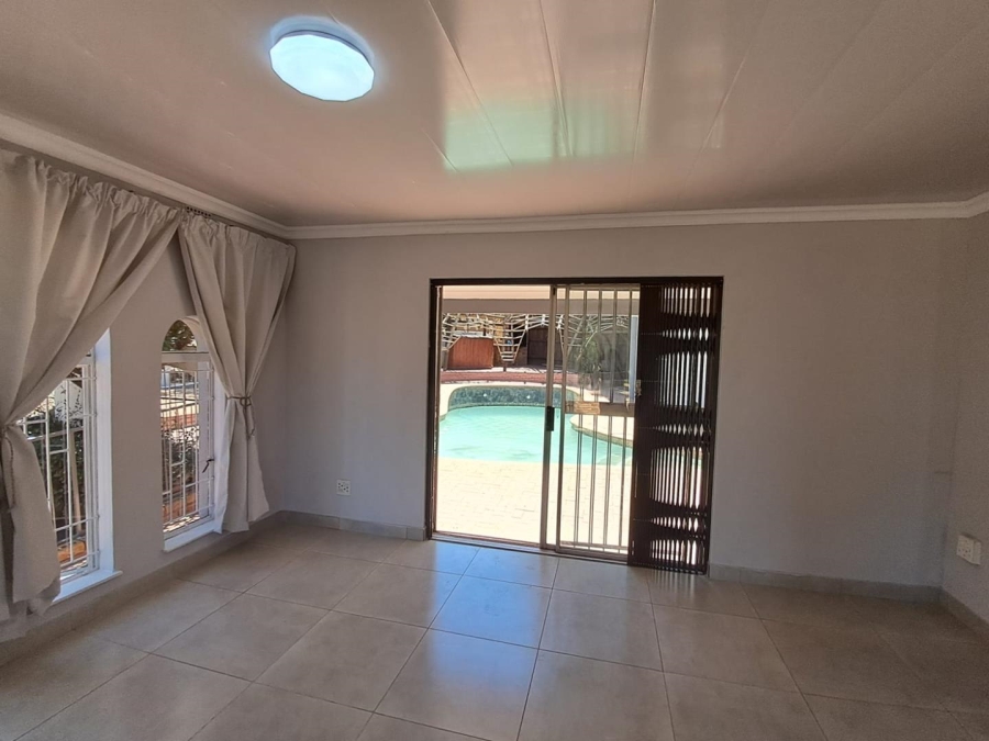 5 Bedroom Property for Sale in Mulbarton Gauteng